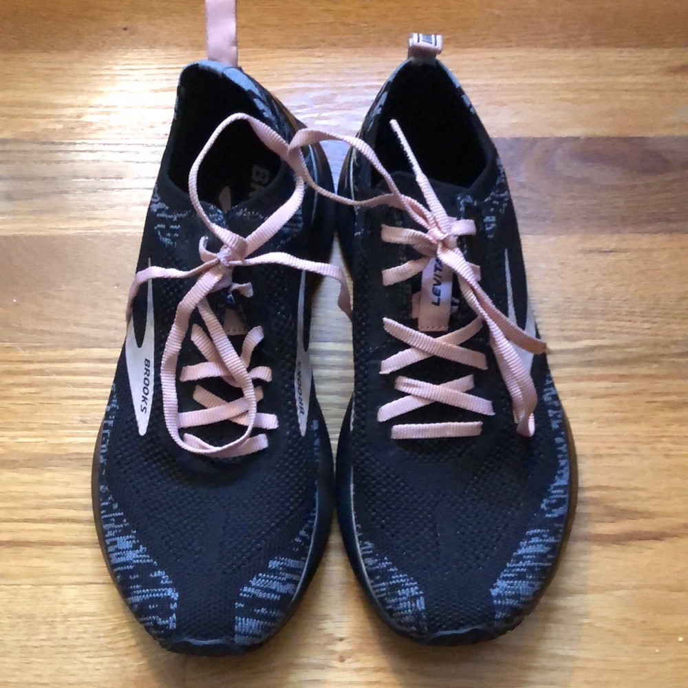 Like new Brooks Levitate 4 size 7.5